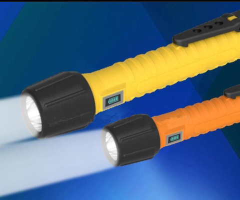 L'industriale ha condotto la torcia elettrica protetta contro le esplosioni funzionante della torcia per il modo harging all'aperto