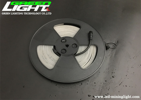 144LEDs 1300LUM ha condotto il silicone flessibile 150N della luce 17W/M 15*4.5mm del nastro